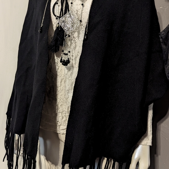 Joy & Iman fringed boho poncho black ,one size fits most winter . - Picture 5 of 7